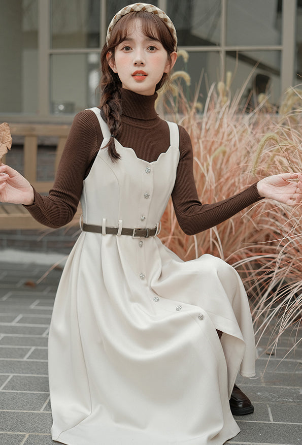 Camisole-Kleid mit Muschelsaum und Knopfleiste