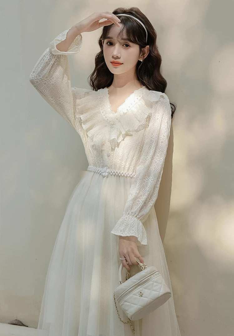 Midikleid aus Spitze und Tüll mit V-Ausschnitt