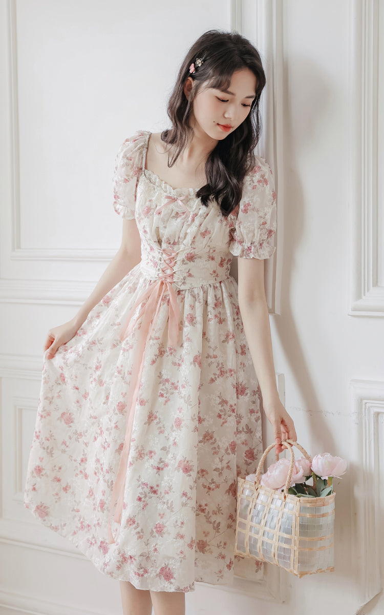 Vestido con encaje de flor de cerezo