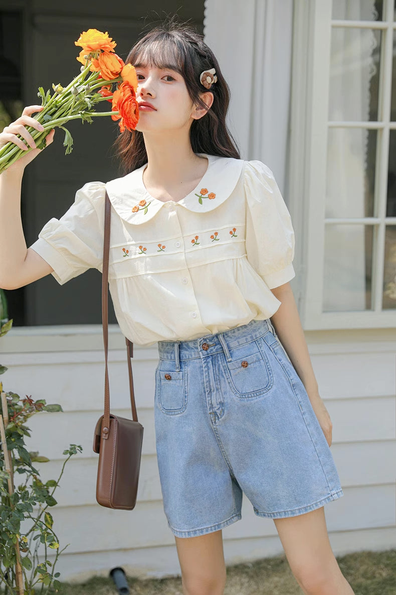 Blusa bordada con gerberas naranjas