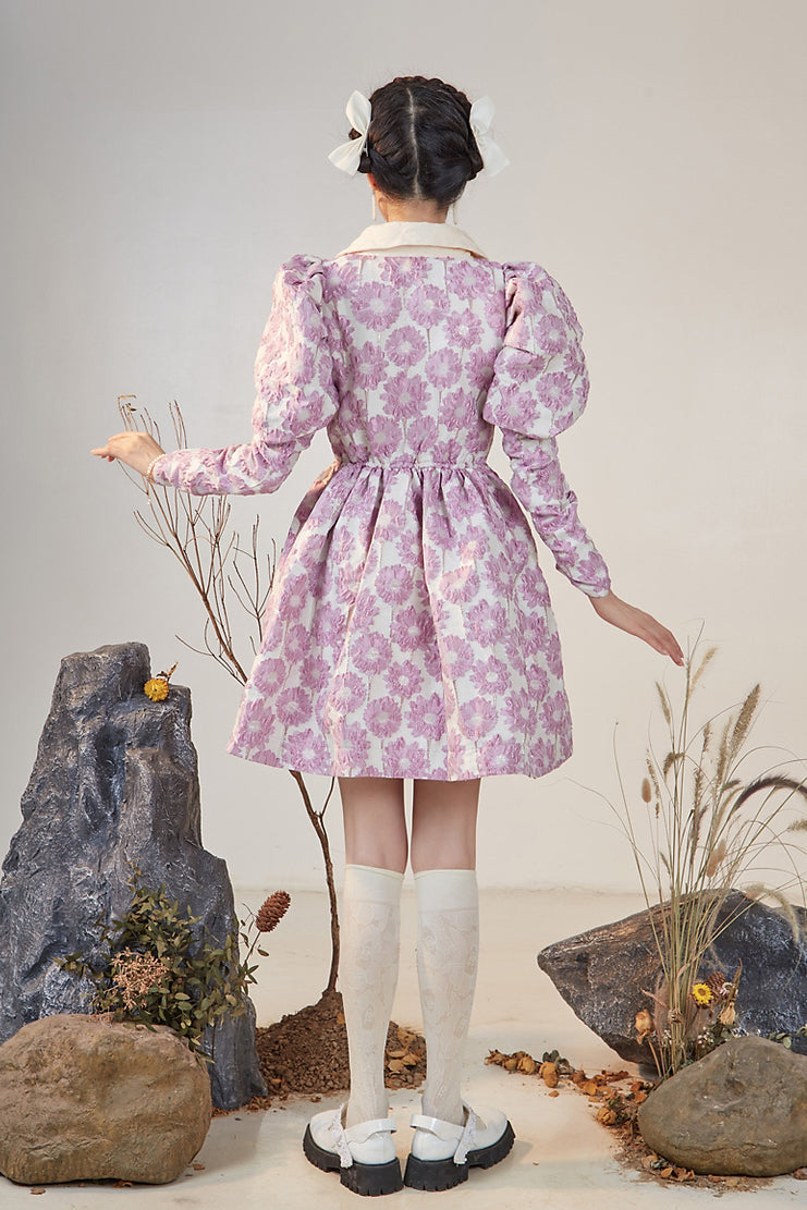 Vestido de jacquard con margaritas y mangas abullonadas
