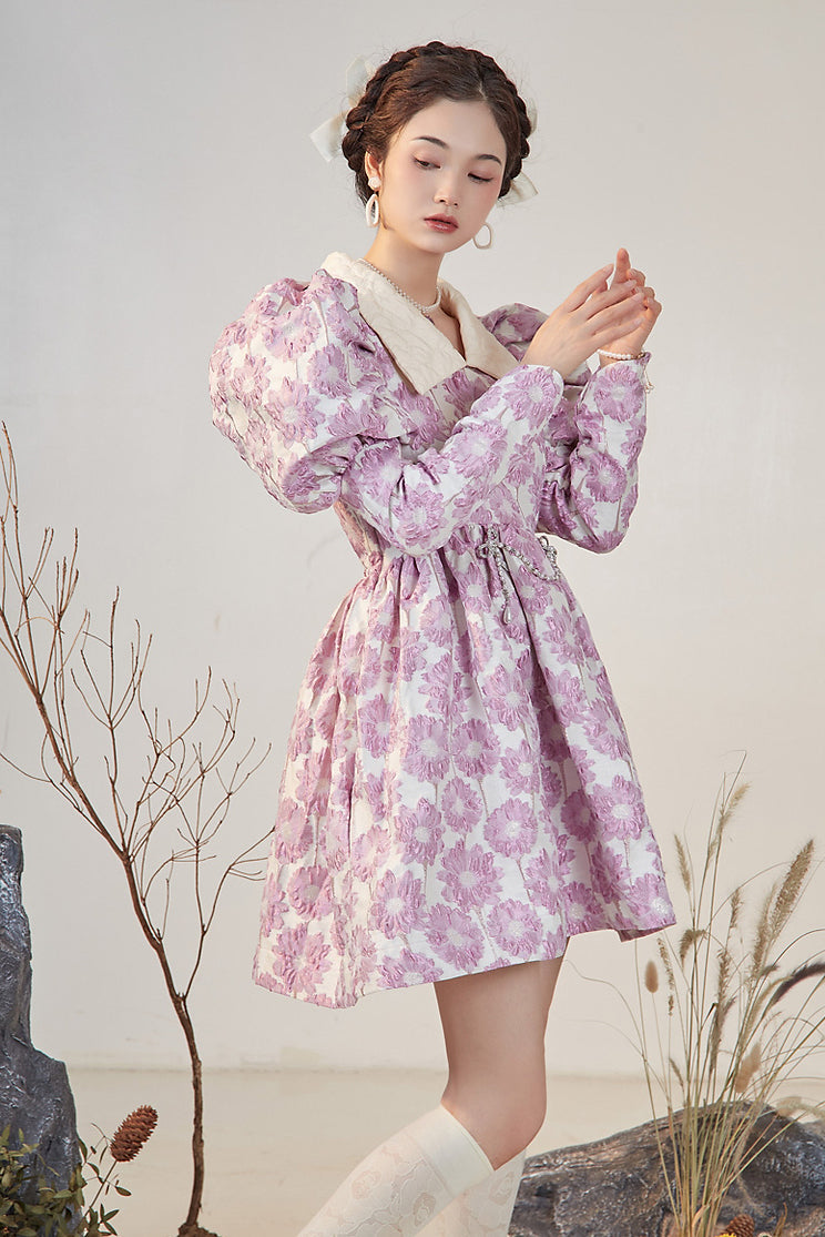 Vestido de jacquard con margaritas y mangas abullonadas