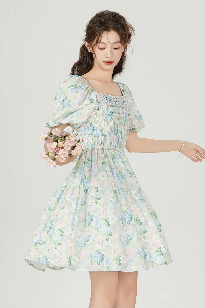 Vestido mini con mangas abullonadas y diseño de jardín de rosas pastel