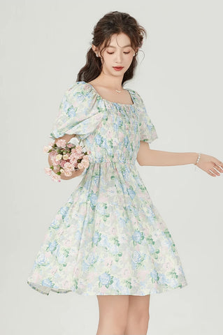 Vestido mini con mangas abullonadas y diseño de jardín de rosas pastel