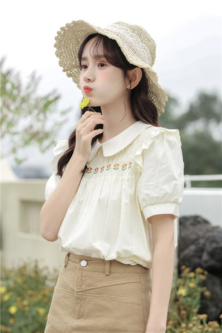 Blusa de manga corta con cadena de margaritas