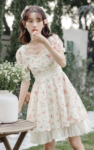 Vestido mini con enagua de rosas delicadas