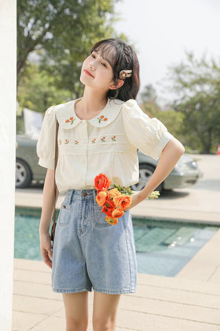 Blusa bordada con gerberas naranjas
