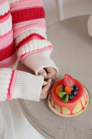 Suéter de rayas de tarta de queso y fresa