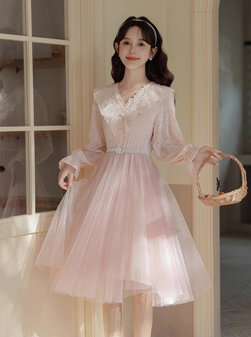 Midikleid aus Spitze und Tüll mit V-Ausschnitt