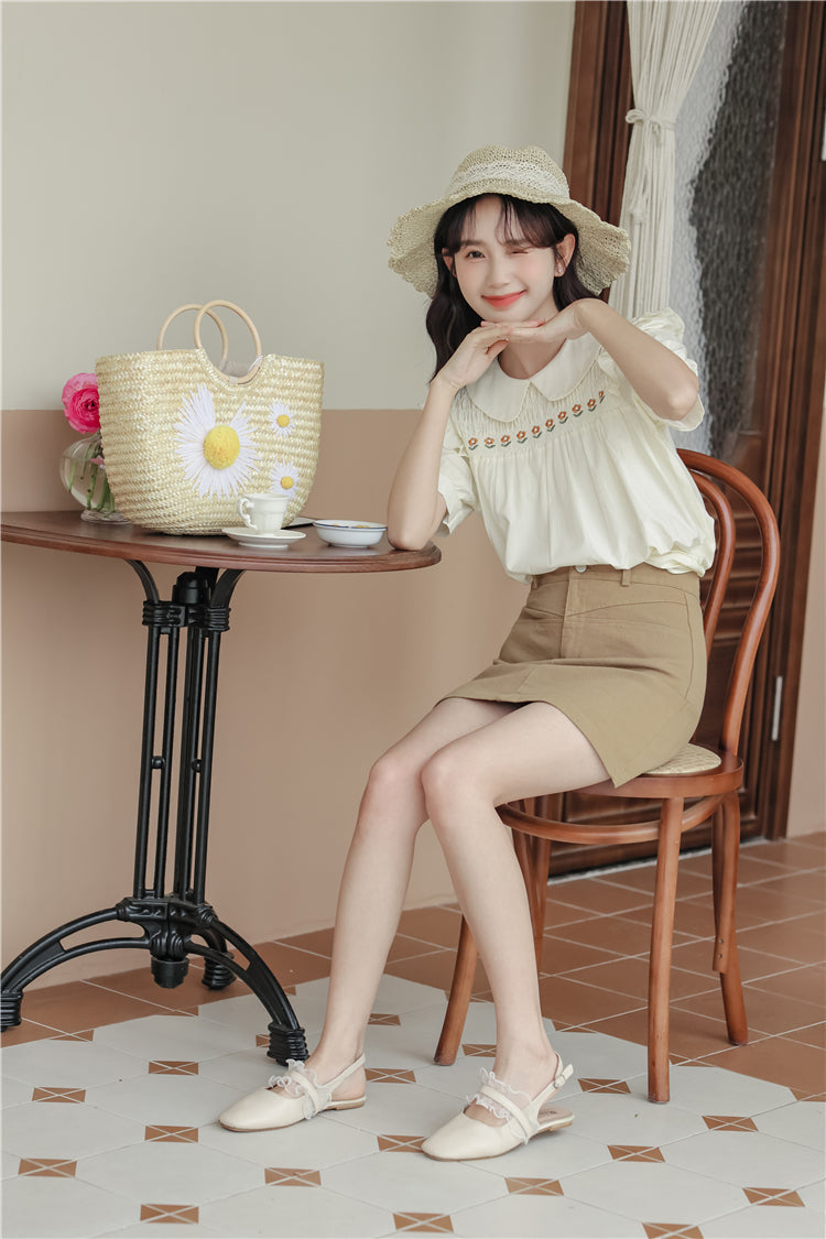 Blusa de manga corta con cadena de margaritas