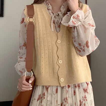 Scallop Trim Vest