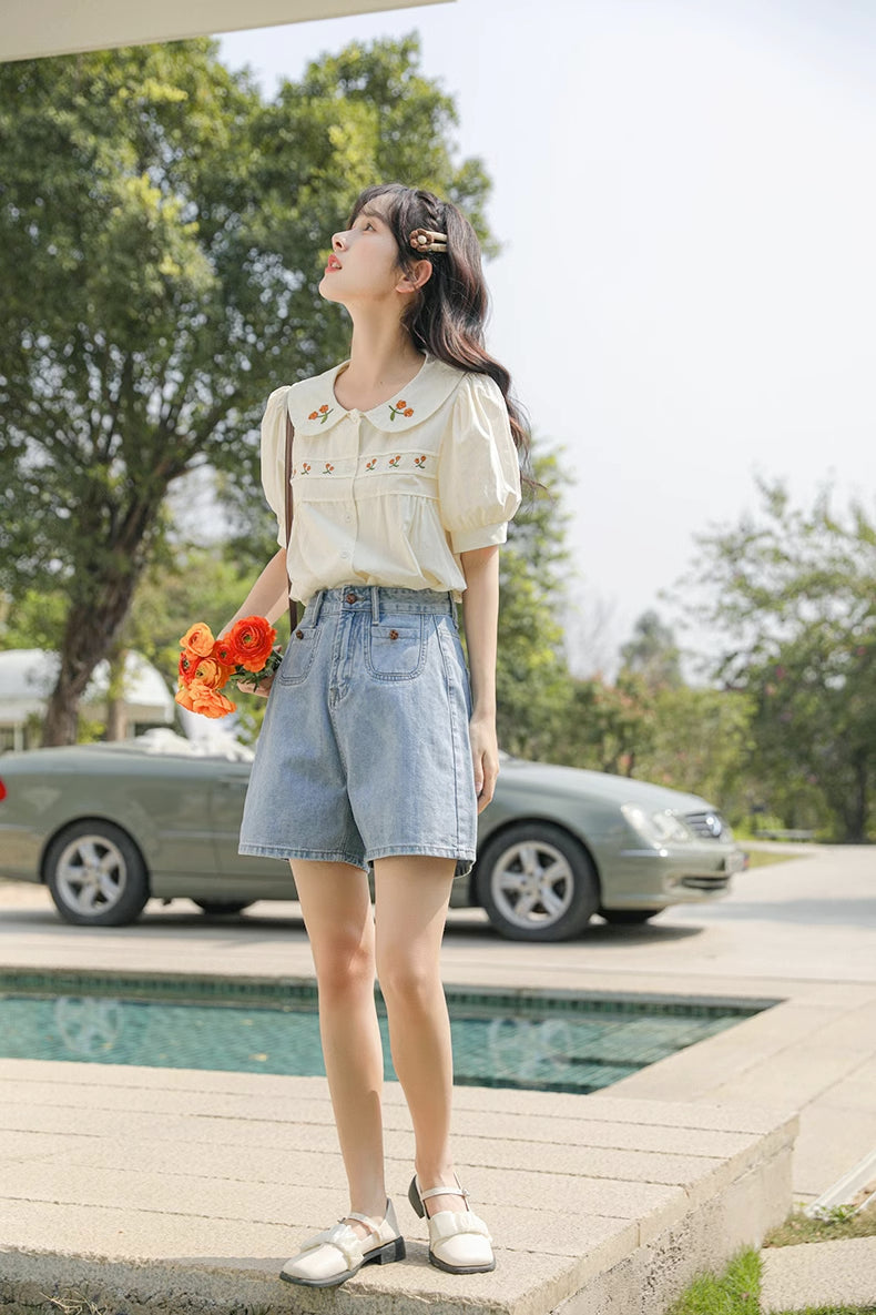 Blusa bordada con gerberas naranjas