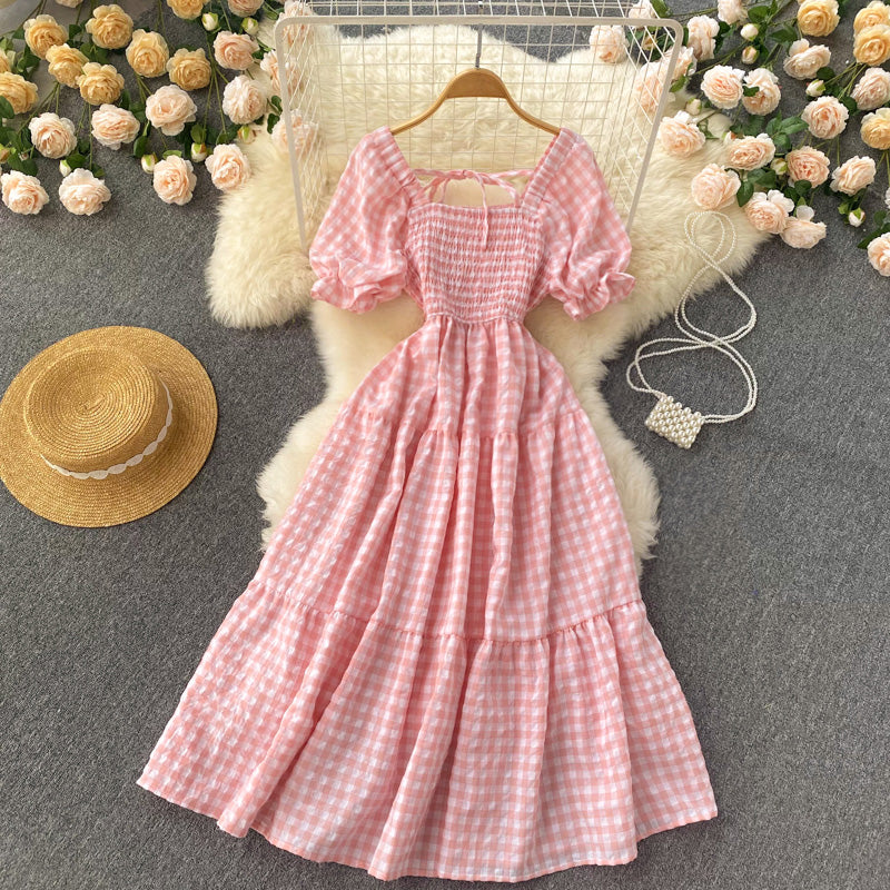 Vestido de cuadros vichy con mangas abullonadas y capas