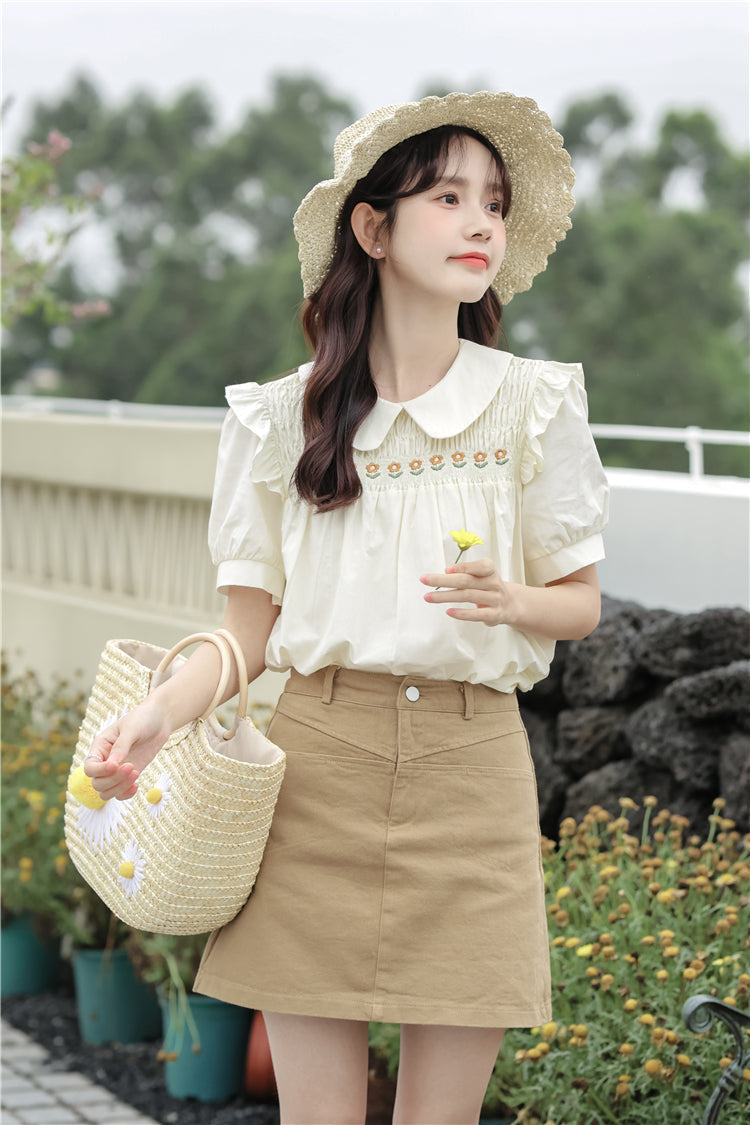 Blusa de manga corta con cadena de margaritas