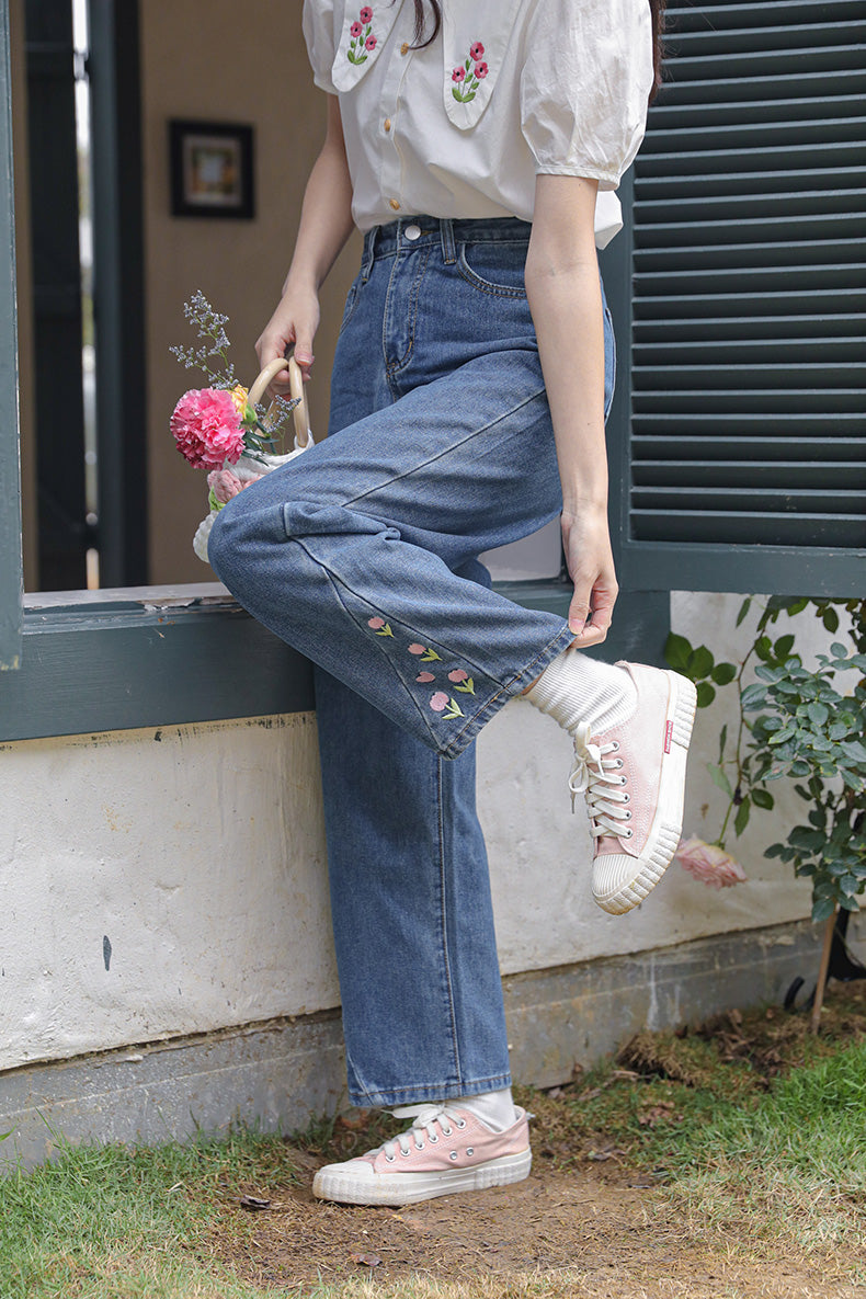 Jeans mit Tulpenspitzen-Stickerei