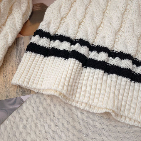 Varsity-Pullover mit Zopfmuster und V-Ausschnitt