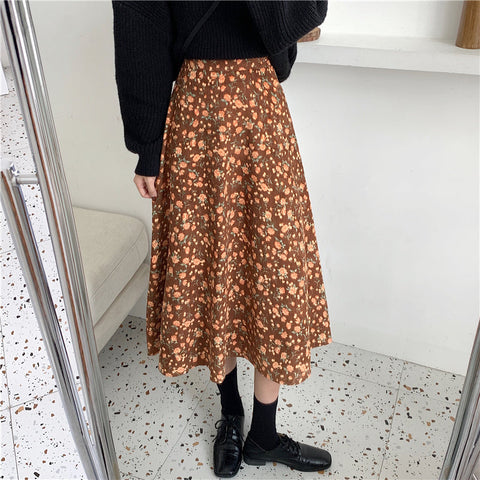 Falda midi con estampado floral de otoño