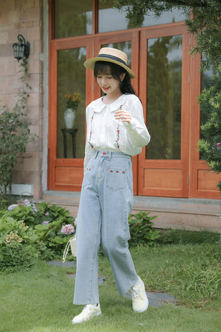 Vaqueros con bolsillo y rosas bordadas