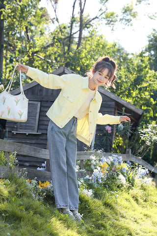 Jeans mit Blumenstickerei am Saum