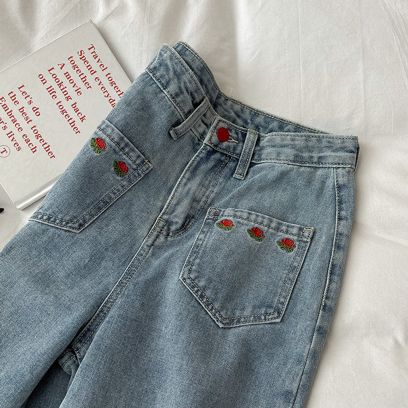 Jeans mit Rosen-Stickerei