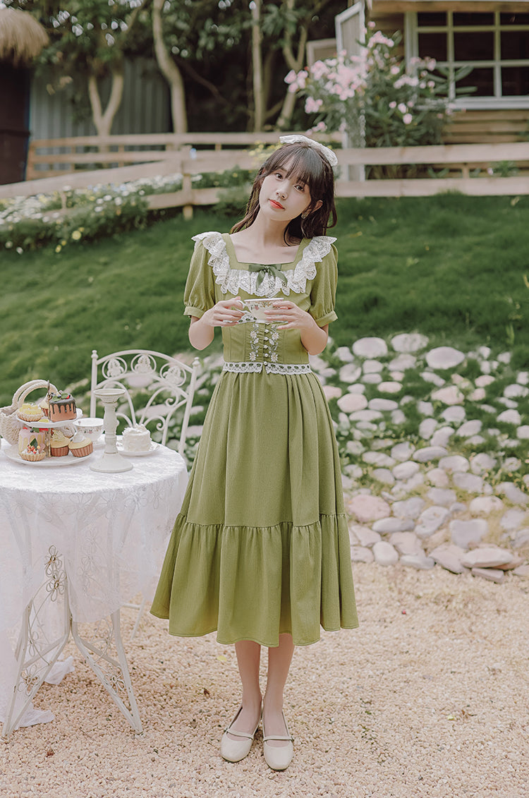 Vestido midi con corsé y margaritas de color matcha