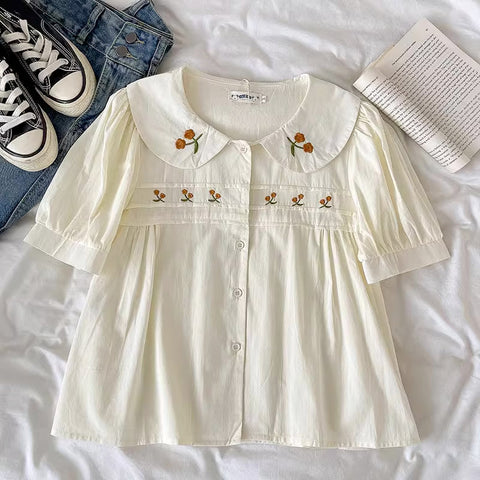 Blusa bordada con gerberas naranjas