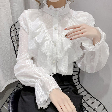 Hochgeschlossenes Hemd mit Rüschenspitze und Knopfleiste