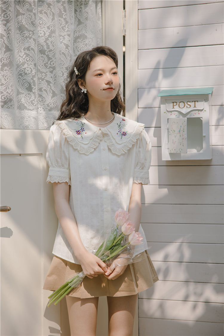 Blusa bordada con flores silvestres