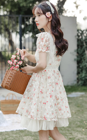 Vestido mini con enagua de rosas delicadas