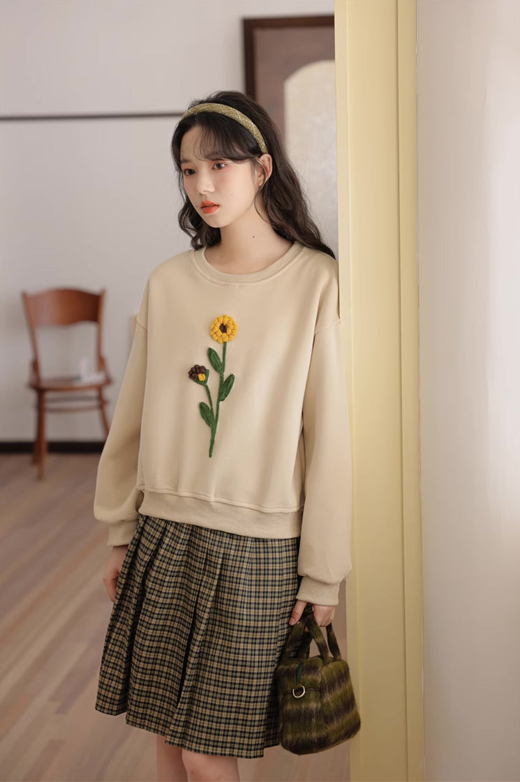 Sudadera con pompones y flores silvestres