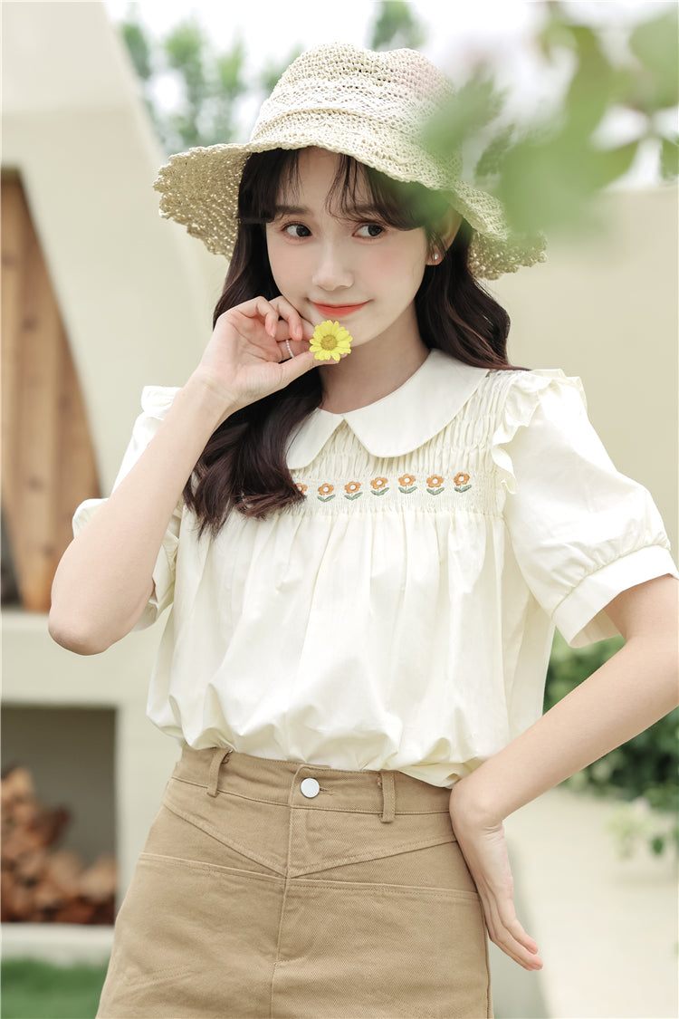 Blusa de manga corta con cadena de margaritas