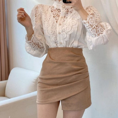 Hochgeschlossenes Spitzenhemd mit Knopfleiste