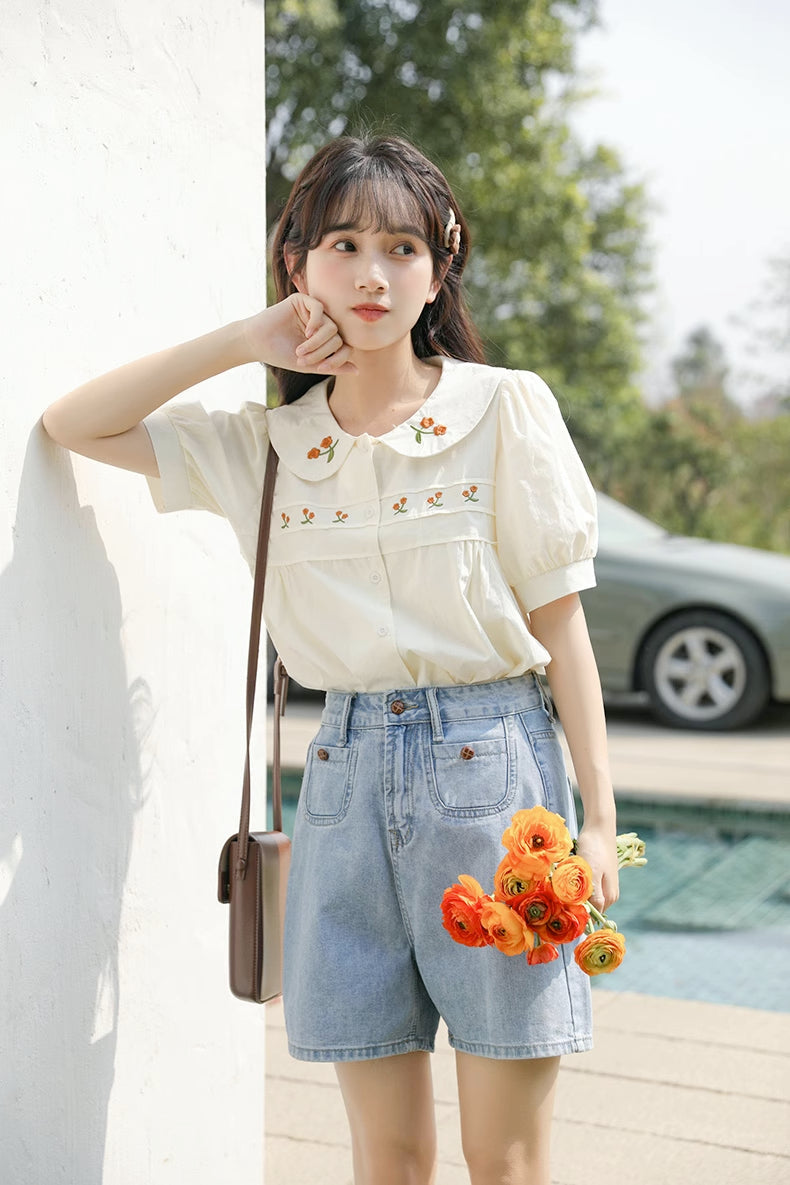Blusa bordada con gerberas naranjas