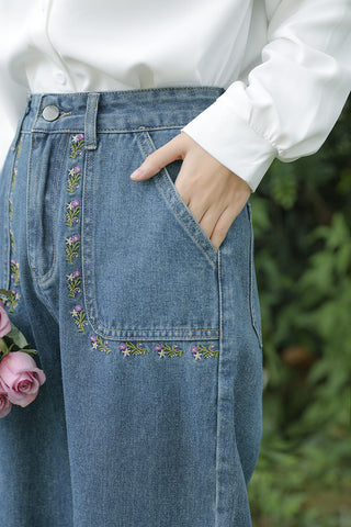 Retro-Jeans mit Blumenmuster und Taschen in Amethyst