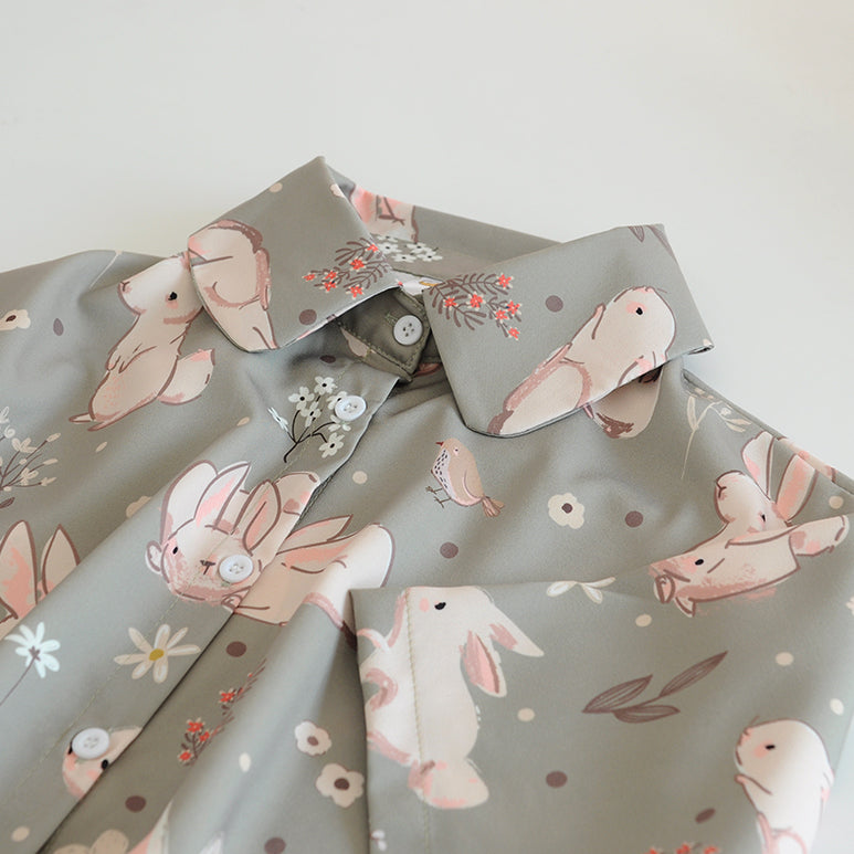 Camisa abotonada con conejito dulce