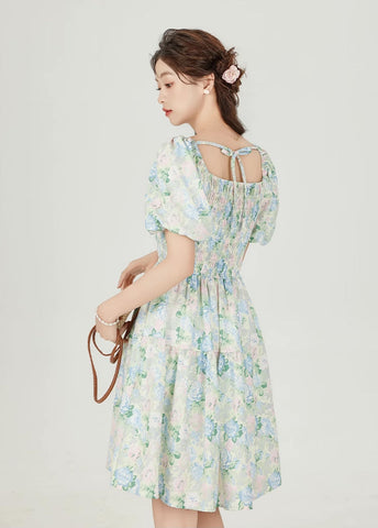 Vestido mini con mangas abullonadas y diseño de jardín de rosas pastel