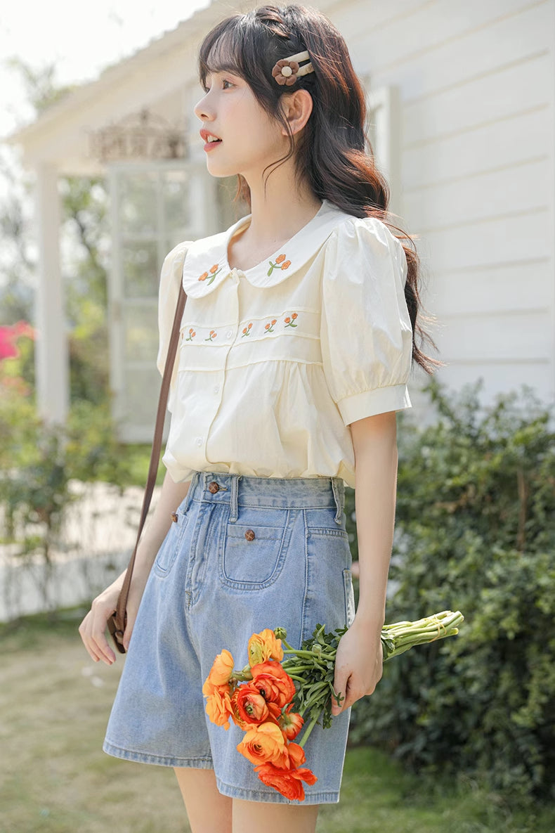 Blusa bordada con gerberas naranjas