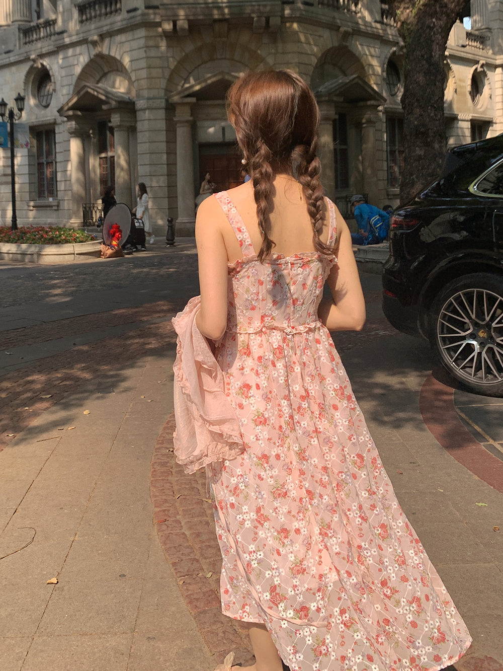 Camisole-Kleid mit Blumenmuster in Teetassenform