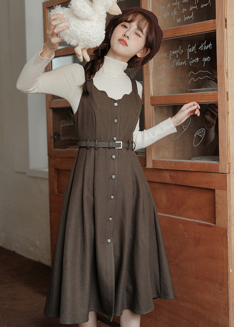 Camisole-Kleid mit Muschelsaum und Knopfleiste