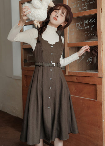 Camisole-Kleid mit Muschelsaum und Knopfleiste