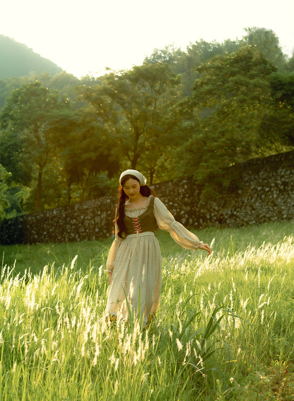 Vestido midi con corsé campestre