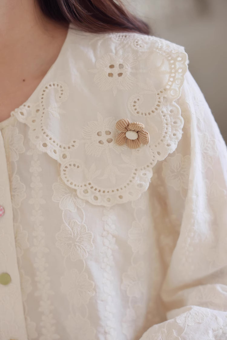 Blusa con bordado floral