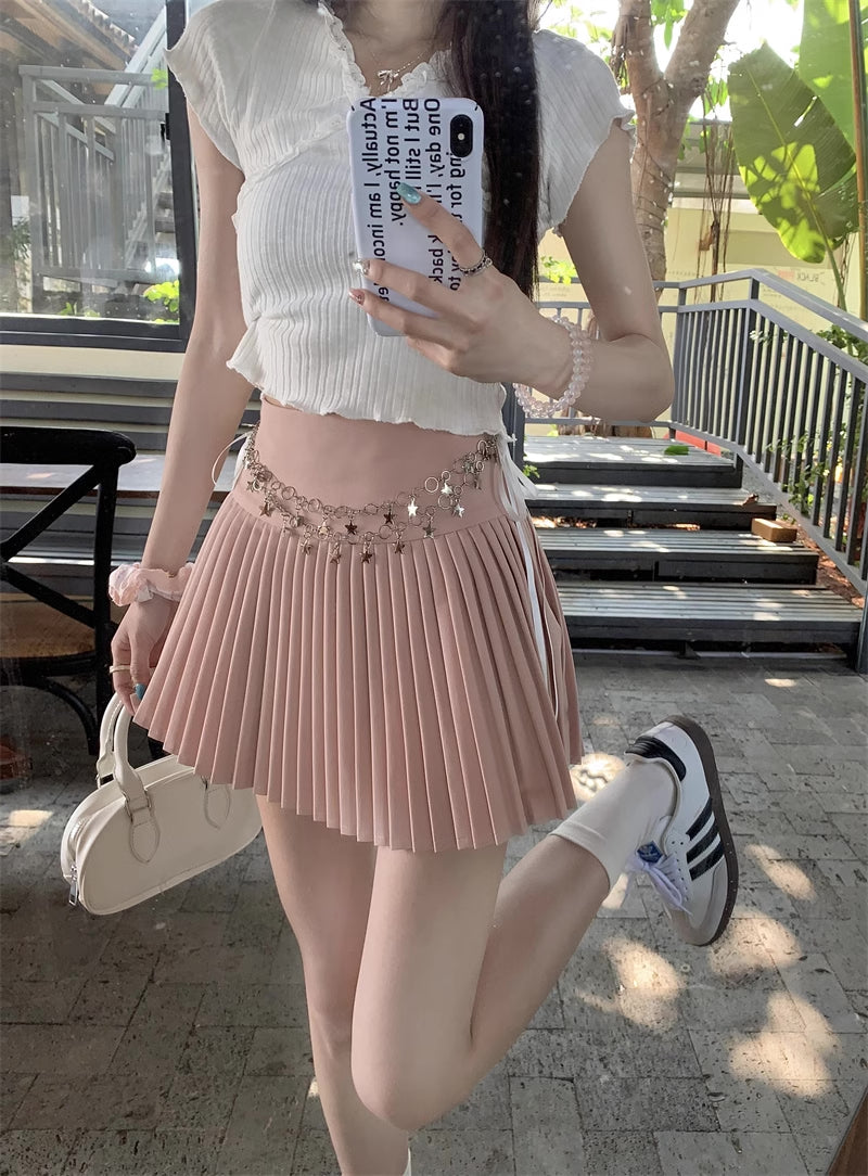 Mini-Faltenrock mit Sternkette