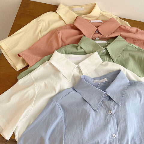 Camisa con botones de caramelo