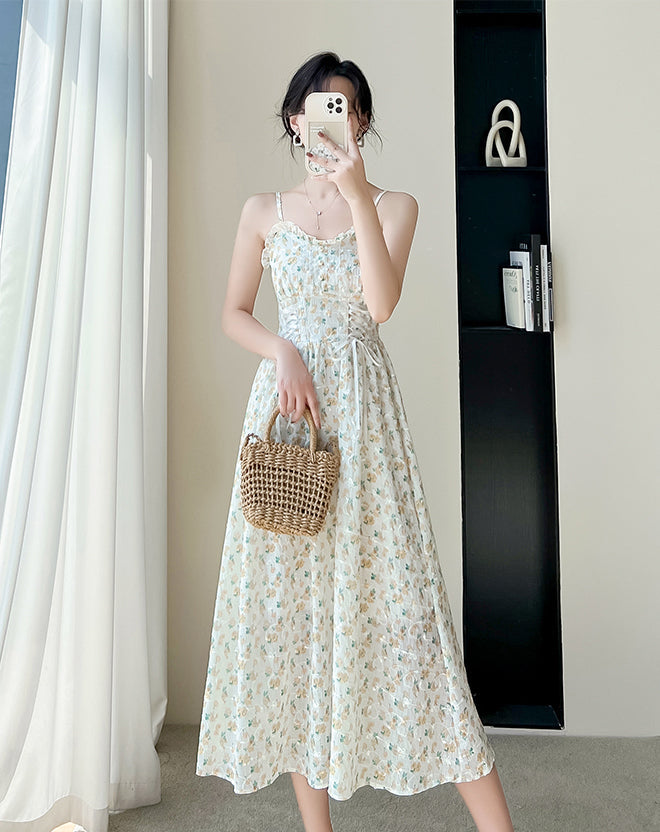 Vestido camisola con cordones y flores de mayo