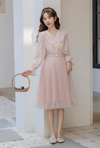 Midikleid aus Spitze und Tüll mit V-Ausschnitt