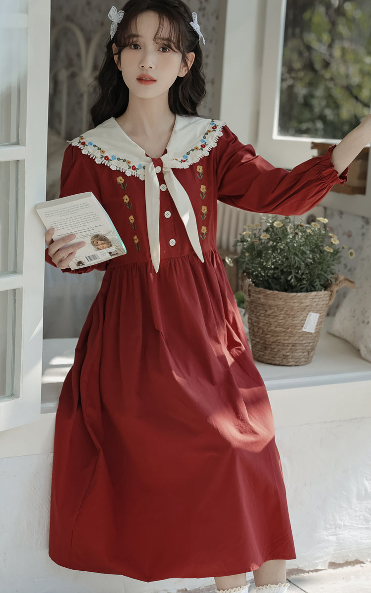 Vestido midi marinero con bordado floral