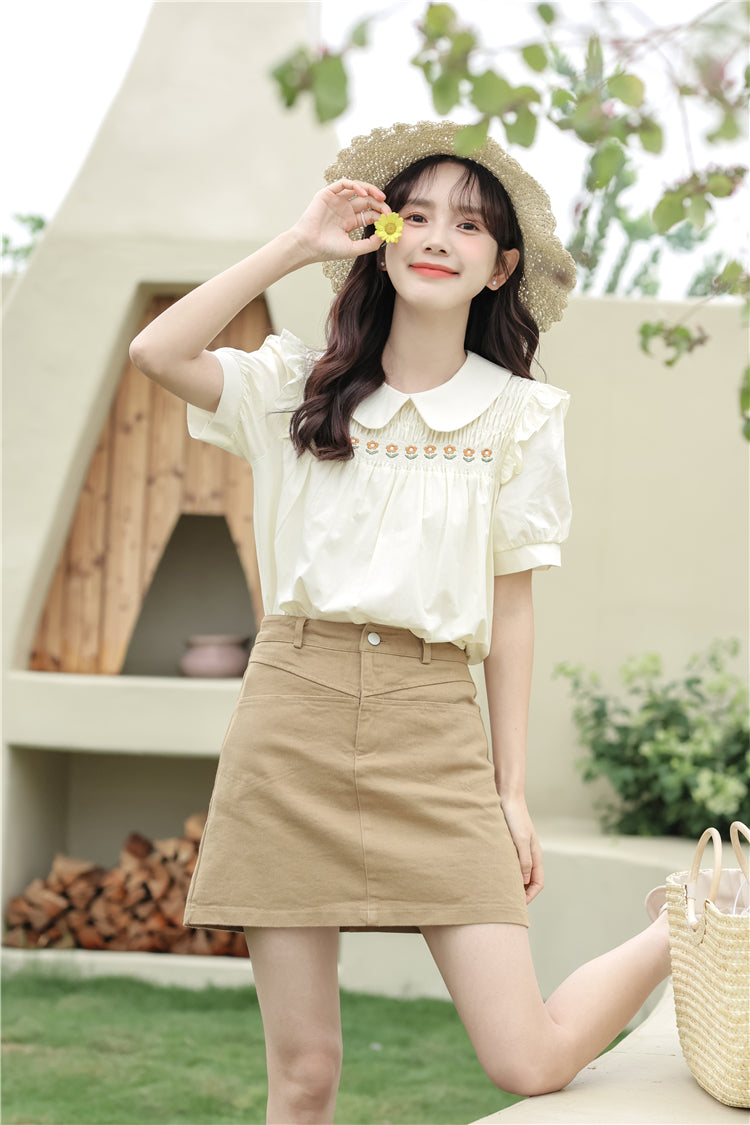 Blusa de manga corta con cadena de margaritas