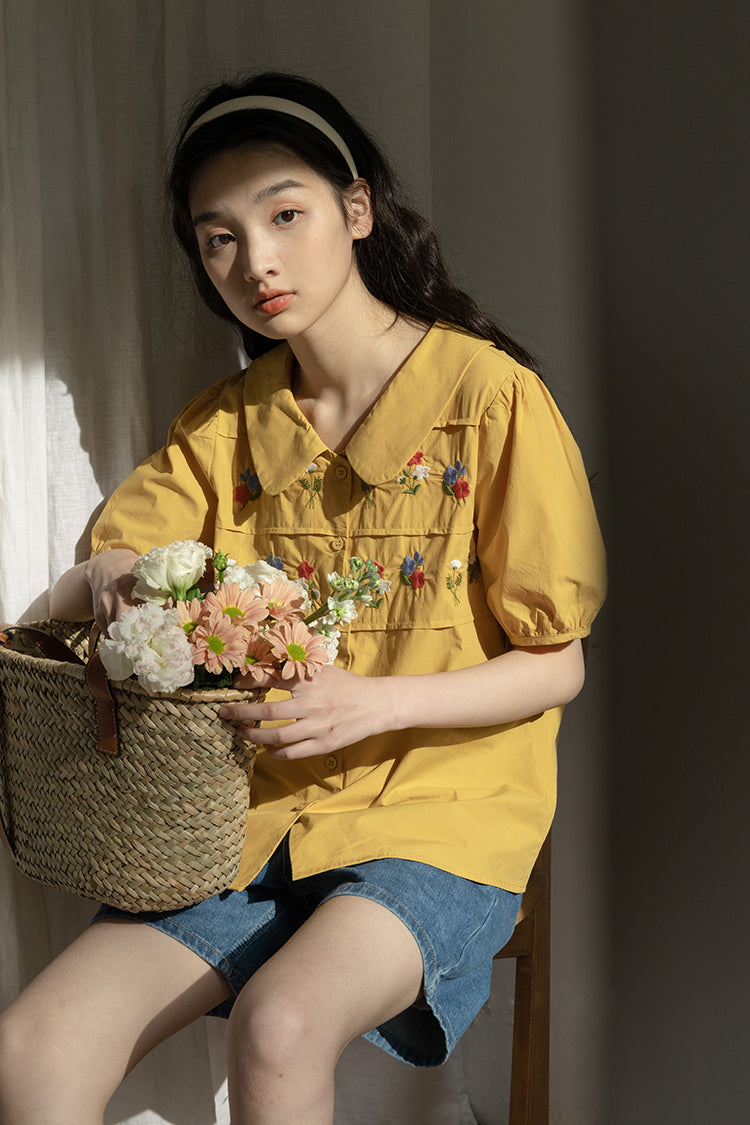 Retro Floral Embroidered Blouse