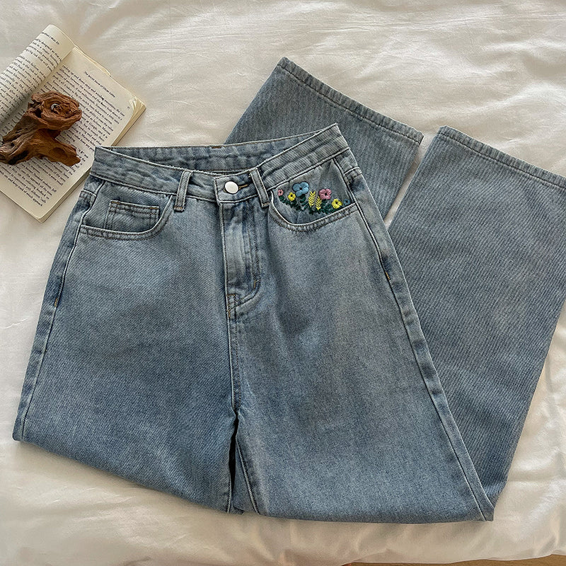 Jeans mit Peek-A-Boo-Stickerei 